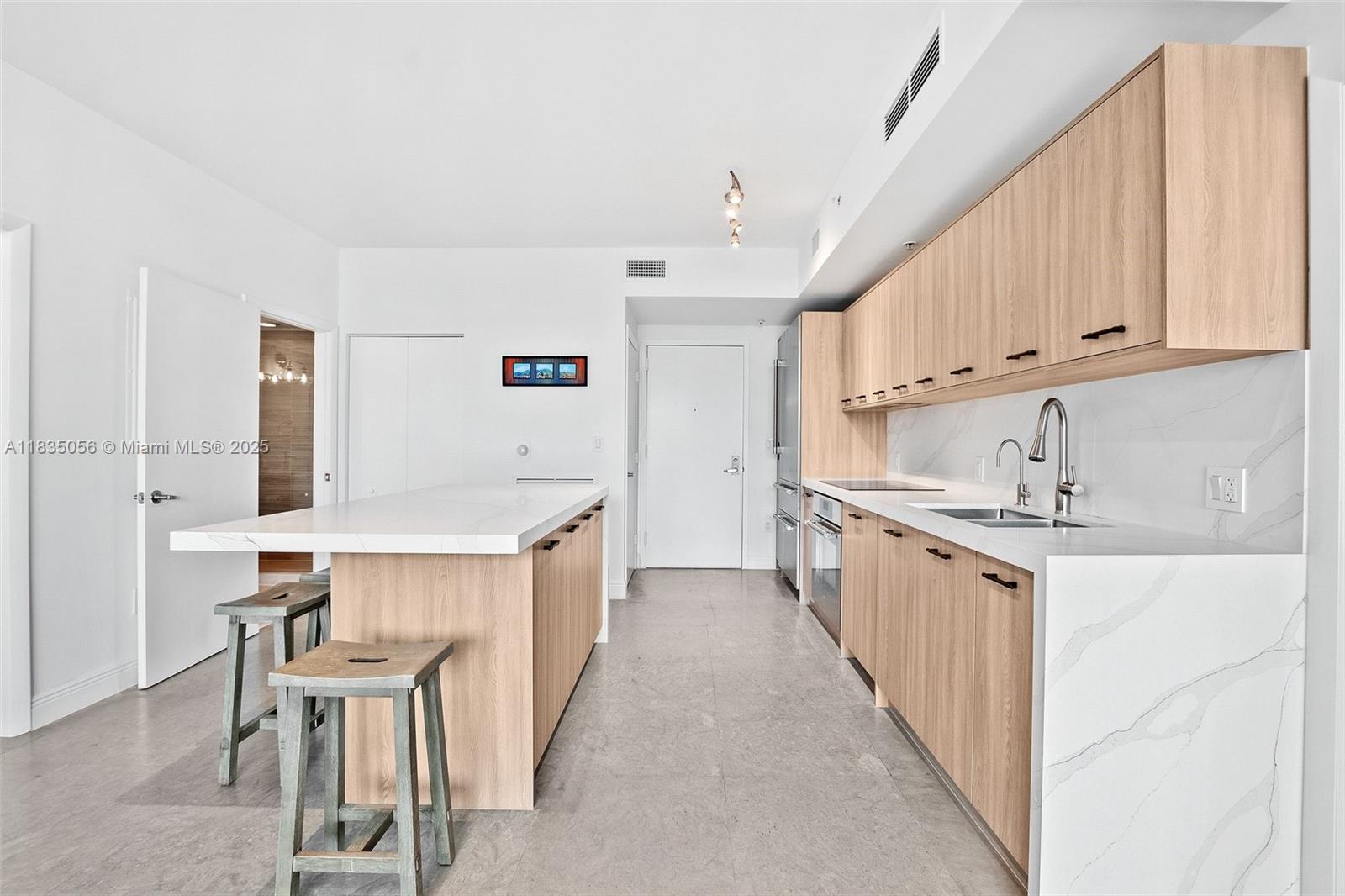 IVY CONDO - Residential