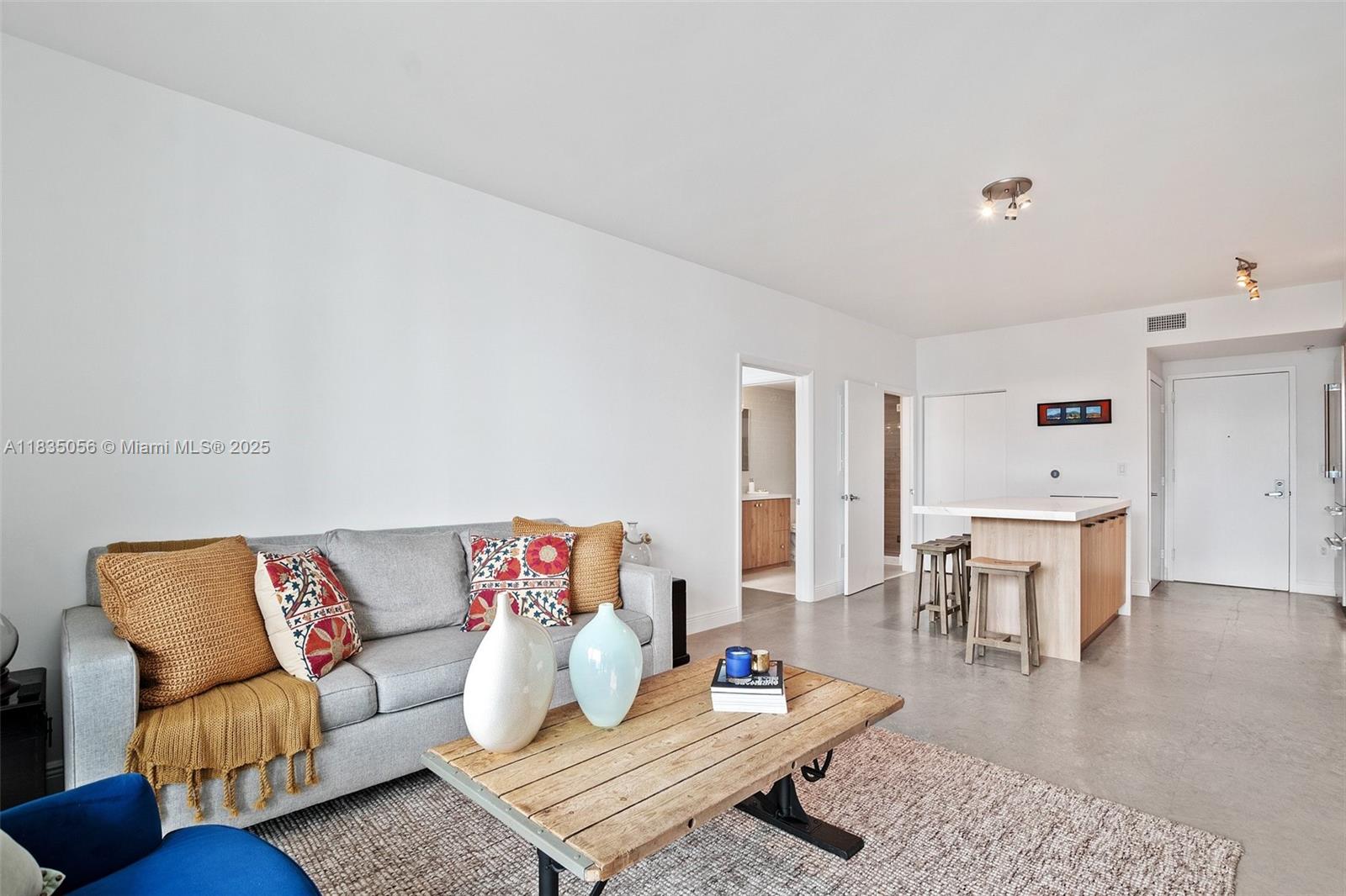 IVY CONDO - Residential