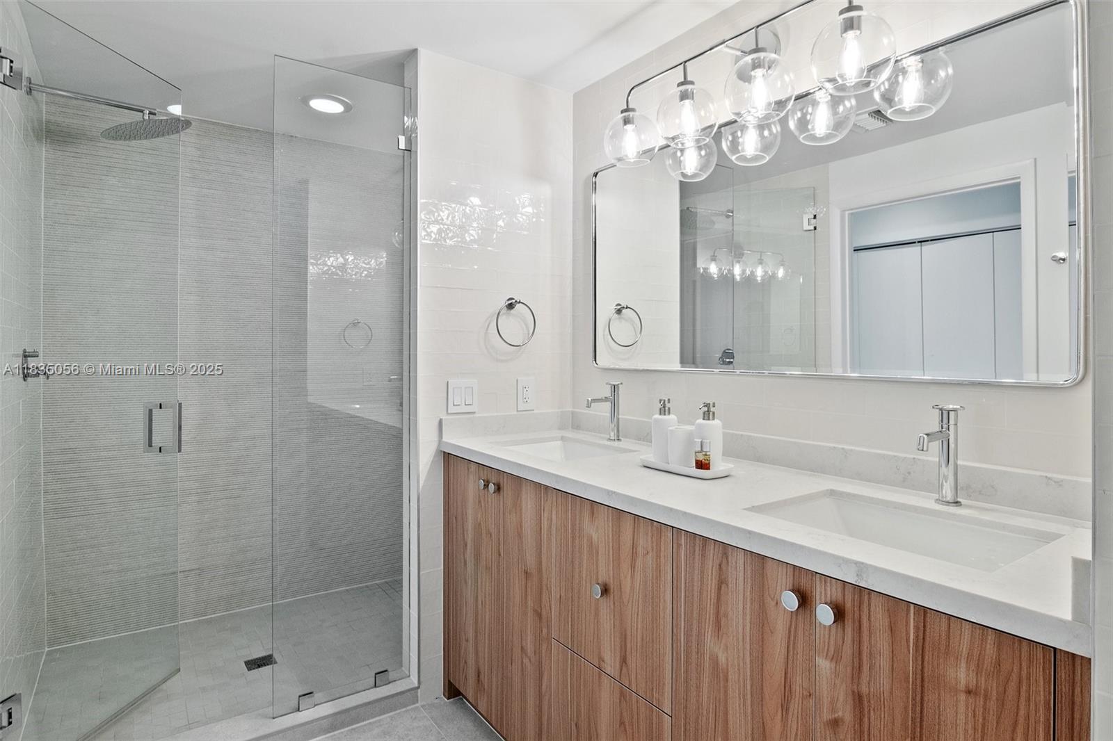 IVY CONDO - Residential