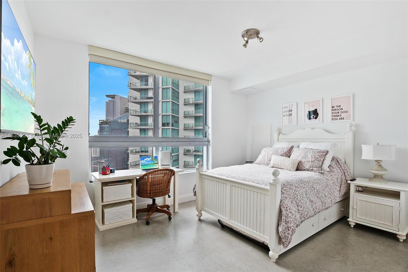 IVY CONDO - Residential