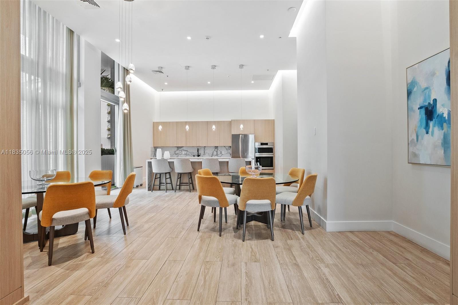 IVY CONDO - Residential