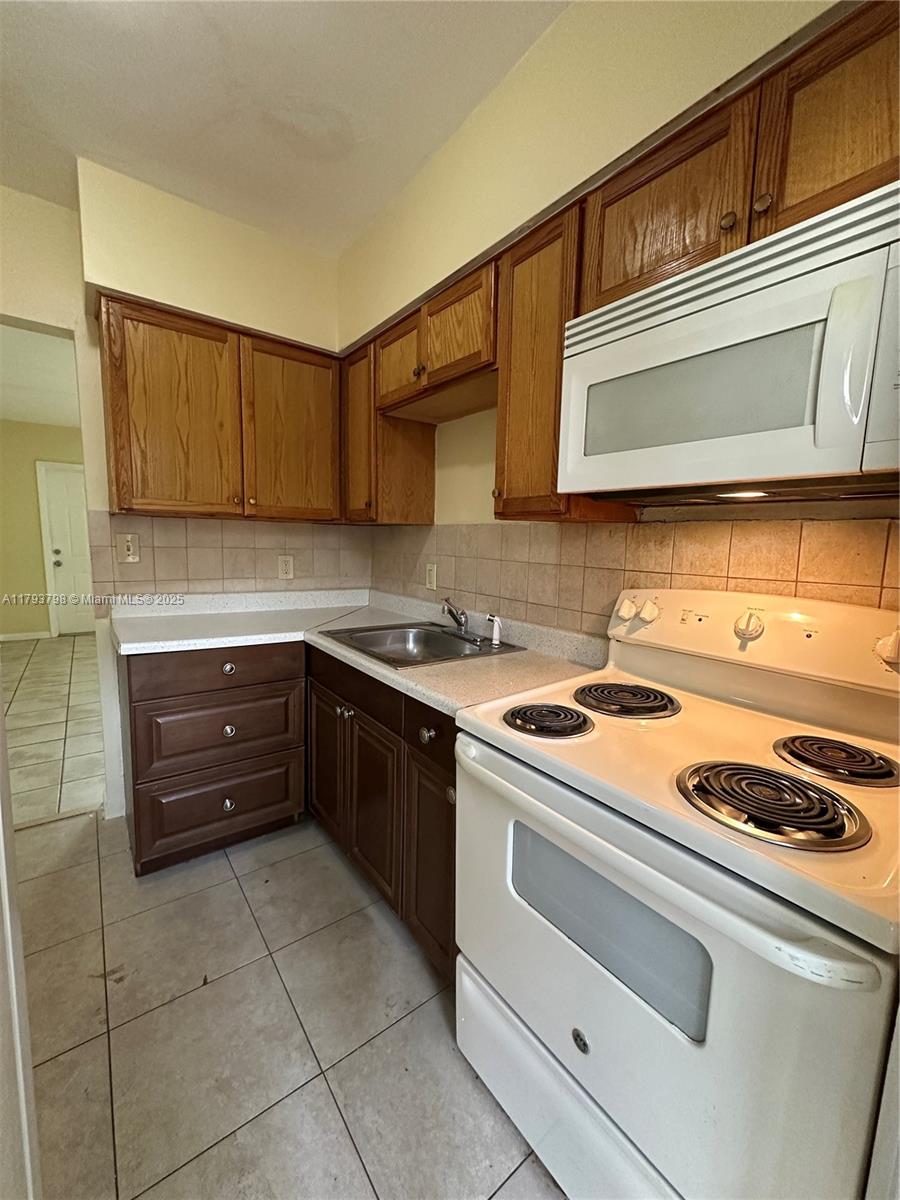 148 NW 40th Ct 3