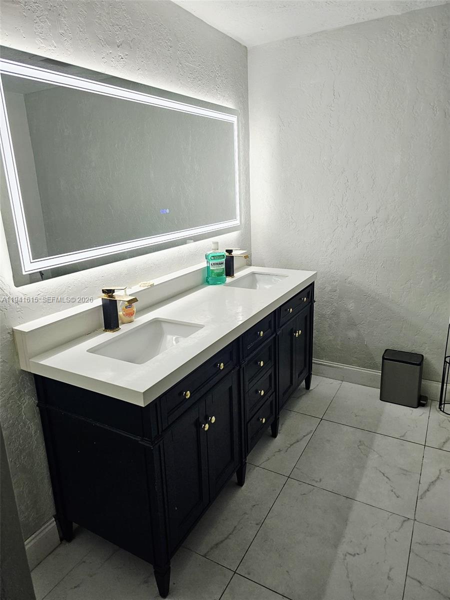 COUNTRY CLUB OF MIAMI FAI - Residential