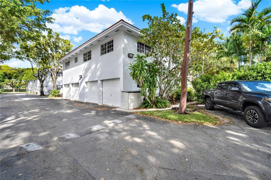 Very nice and rarely available condo/ townhome with 1 car garage in the sought after community of Camino Circle (Kings Creek neighborhood). With two good sized bedrooms upstairs, a great kitchen, a large living and dining area. Full size washer and dryer inside the garage. Community offers great amenities such as 2 pools, tennis, basketball,  pickleball and racquetball courts, clubhouse, and children's playroom.  Basic cable, 24 hour patrolled Security and common area insurance included in the monthly association fee. Located in a fantastic central location It's easy to get to major highways, walking distance to shops, restaurants, Trader Joe's and Dadeland Mall.
