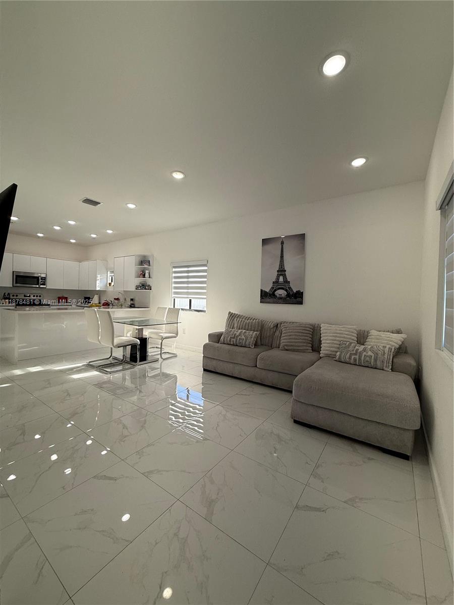 3337 NW 53rd St 0