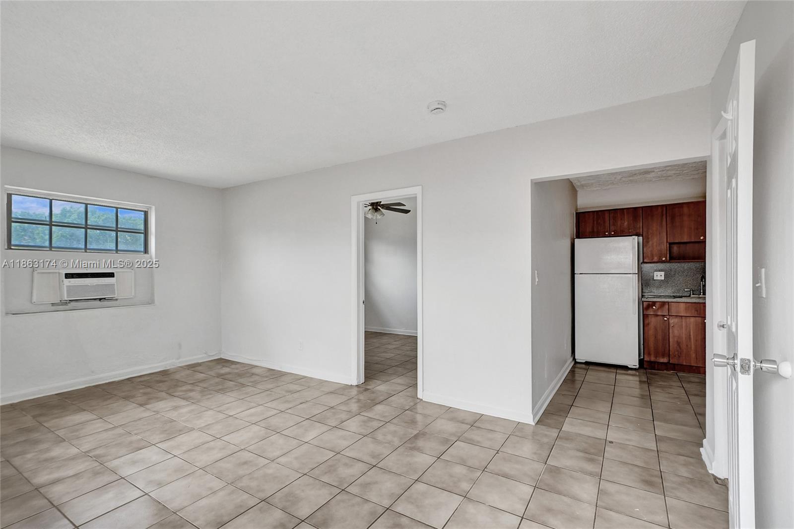 Remodeled apartment located just off 27th Avenue. One Bedroom, one bathroom. Unit has been completely remodeled! Brand new kitchen. Incredible 24' marble flooring! Minutes from the Gratigney and public transportation! Very nice neighborhood. Appliances included in rent are as follows: Stove, Oven, Refrigerator, Hot Water Heater. water and sewer included, First, and Security required to move in