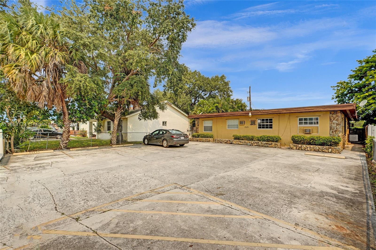 COMMUNITY GARDENS - Residential Lease