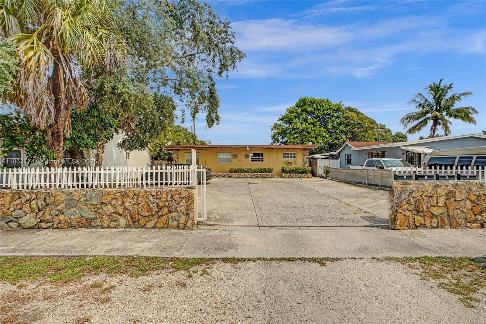 COMMUNITY GARDENS - Residential Lease