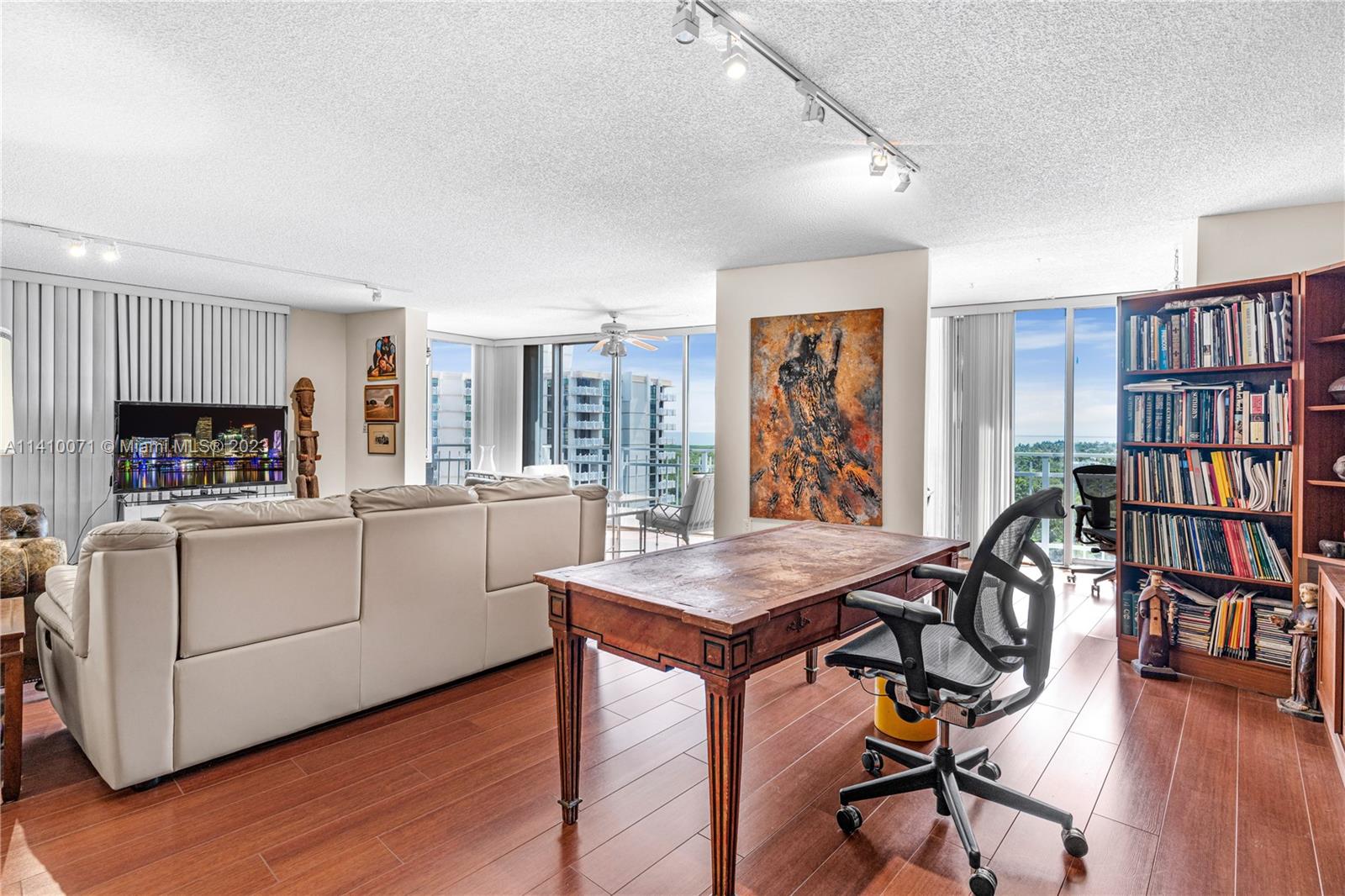 MAR-AZUL CONDO - Residential