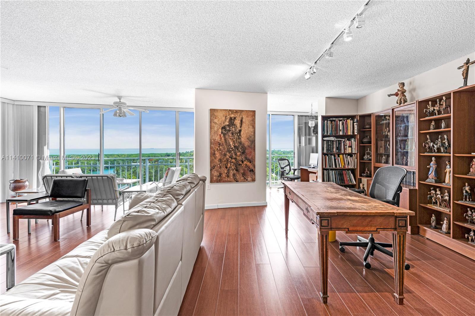 MAR-AZUL CONDO - Residential