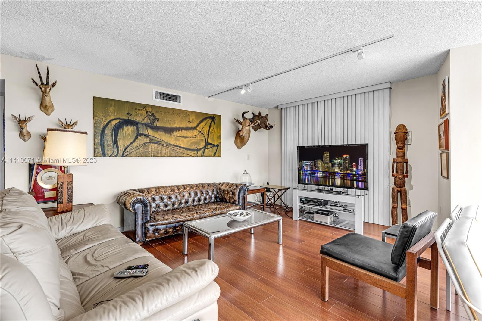 MAR-AZUL CONDO - Residential