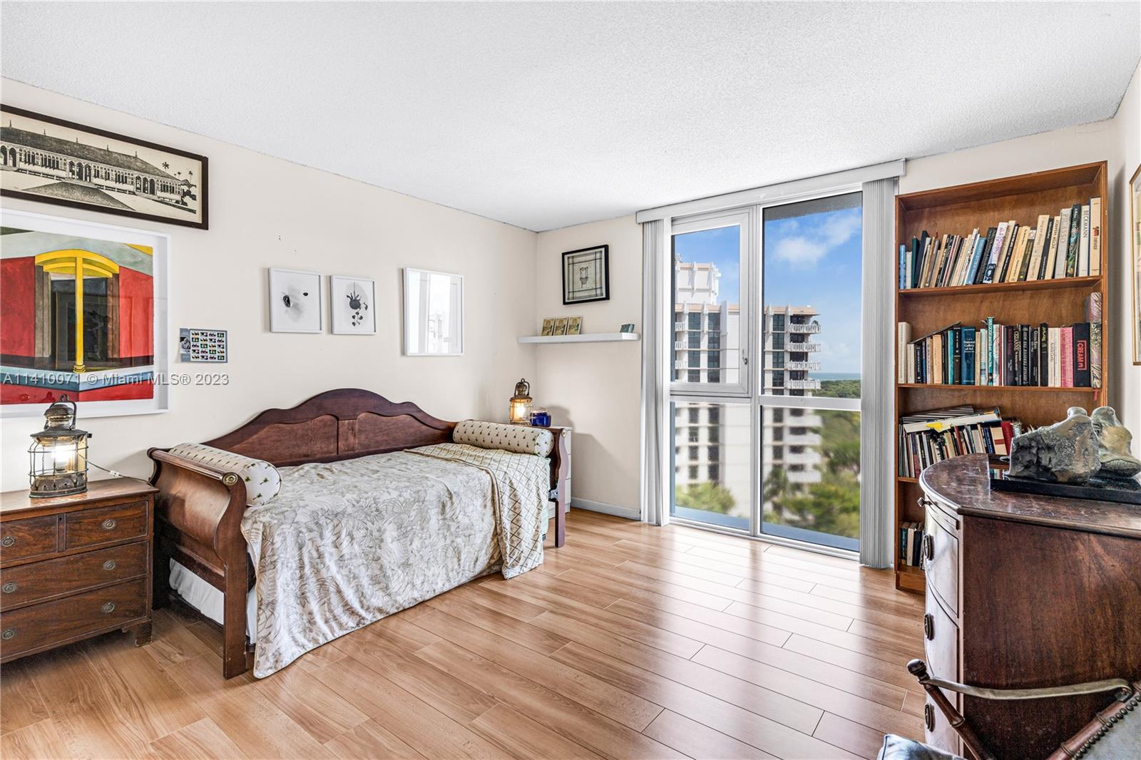 MAR-AZUL CONDO - Residential