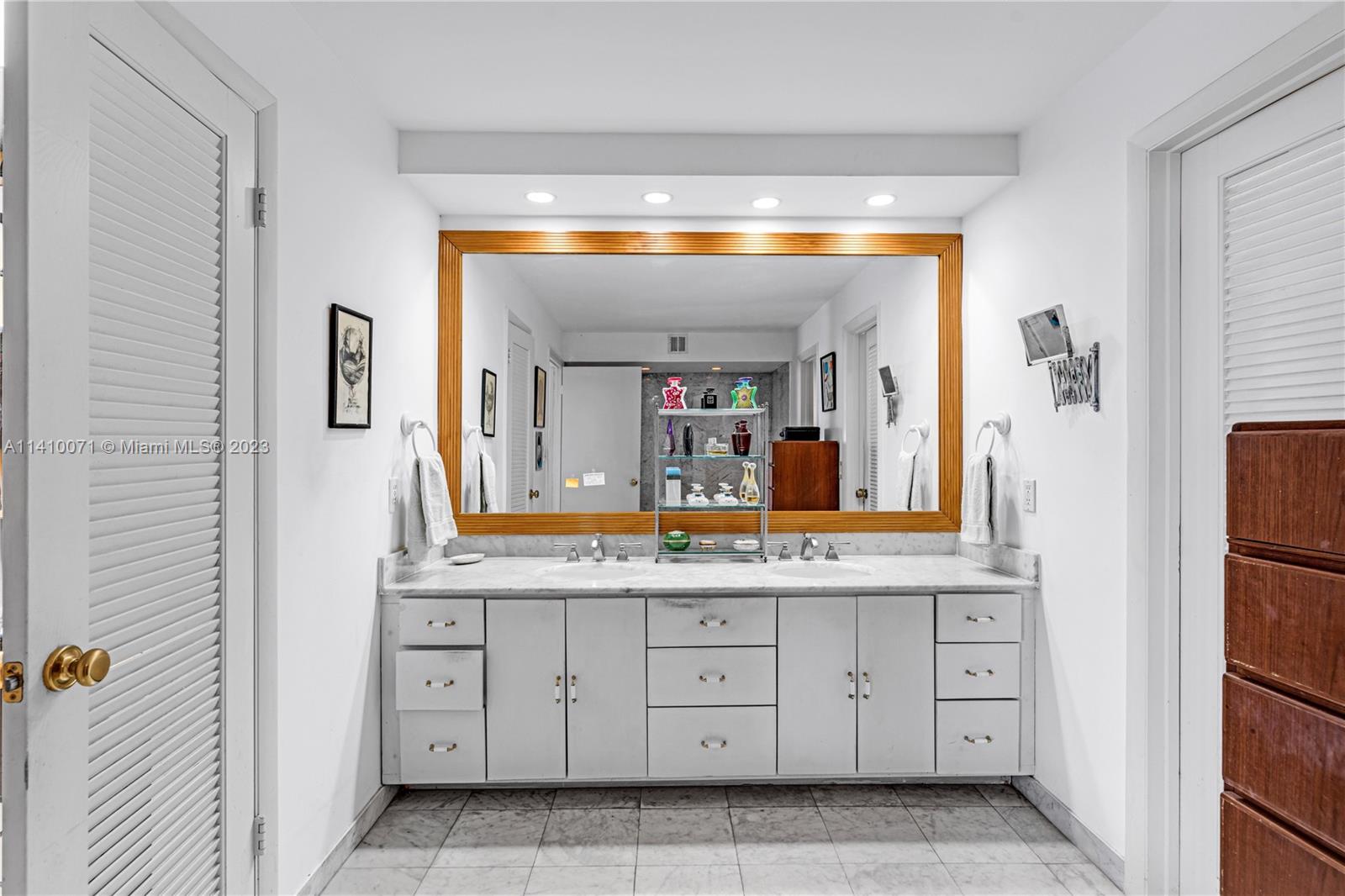 MAR-AZUL CONDO - Residential