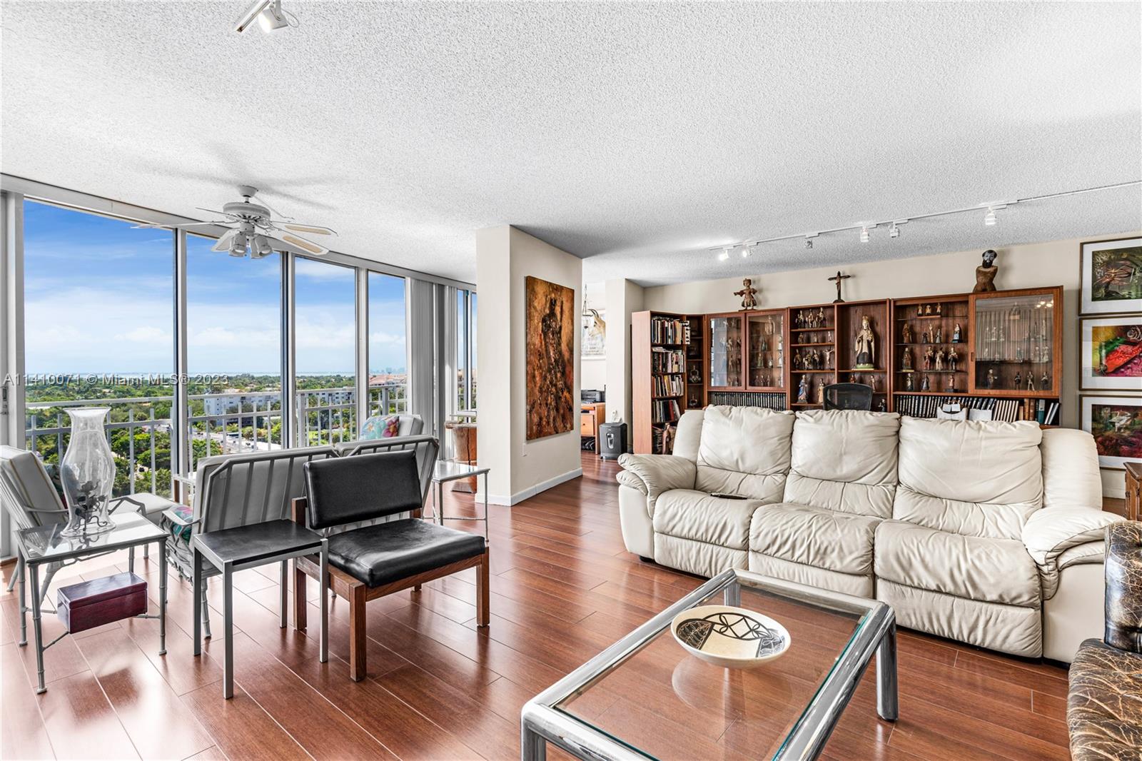 MAR-AZUL CONDO - Residential