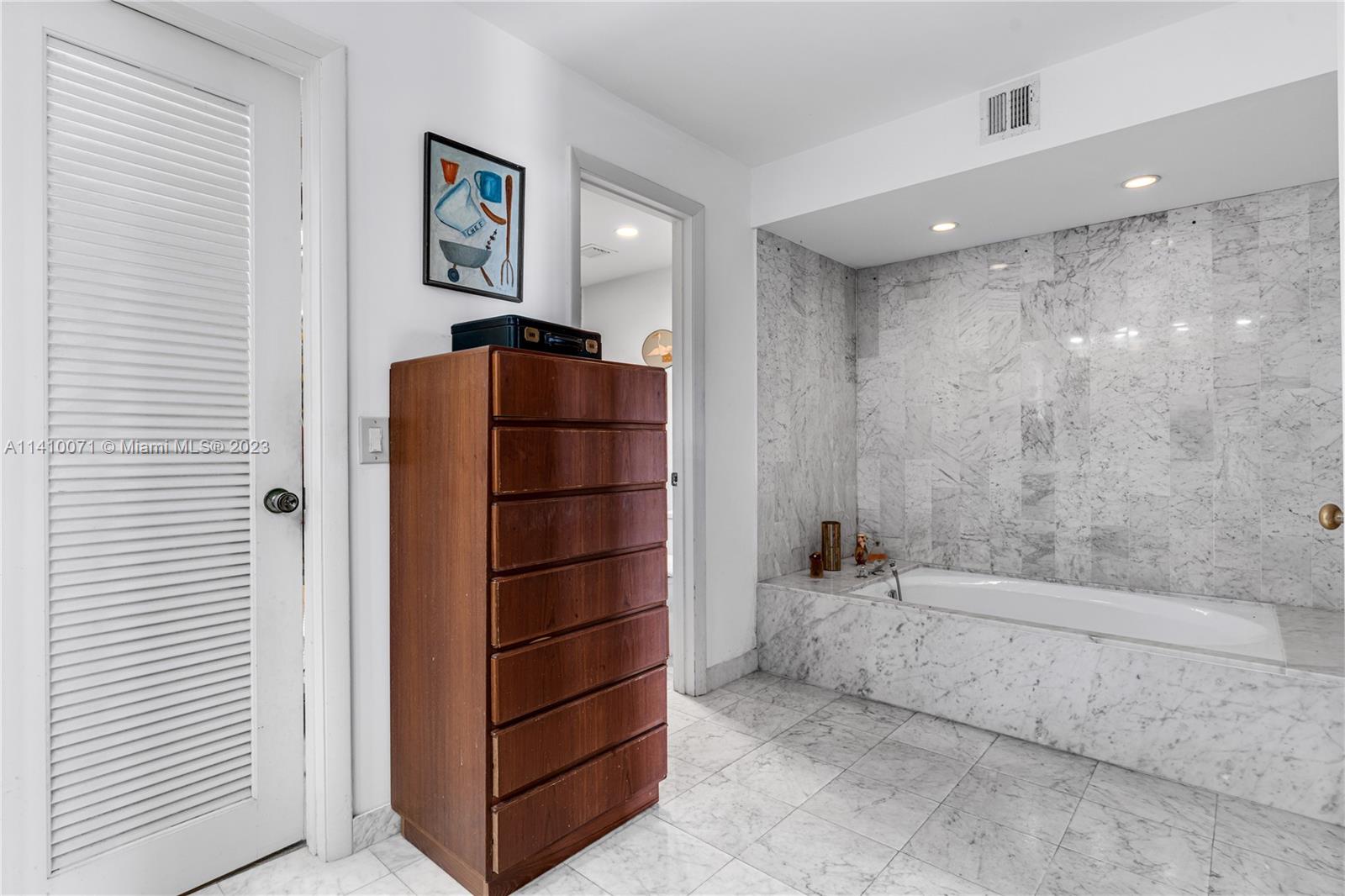 MAR-AZUL CONDO - Residential