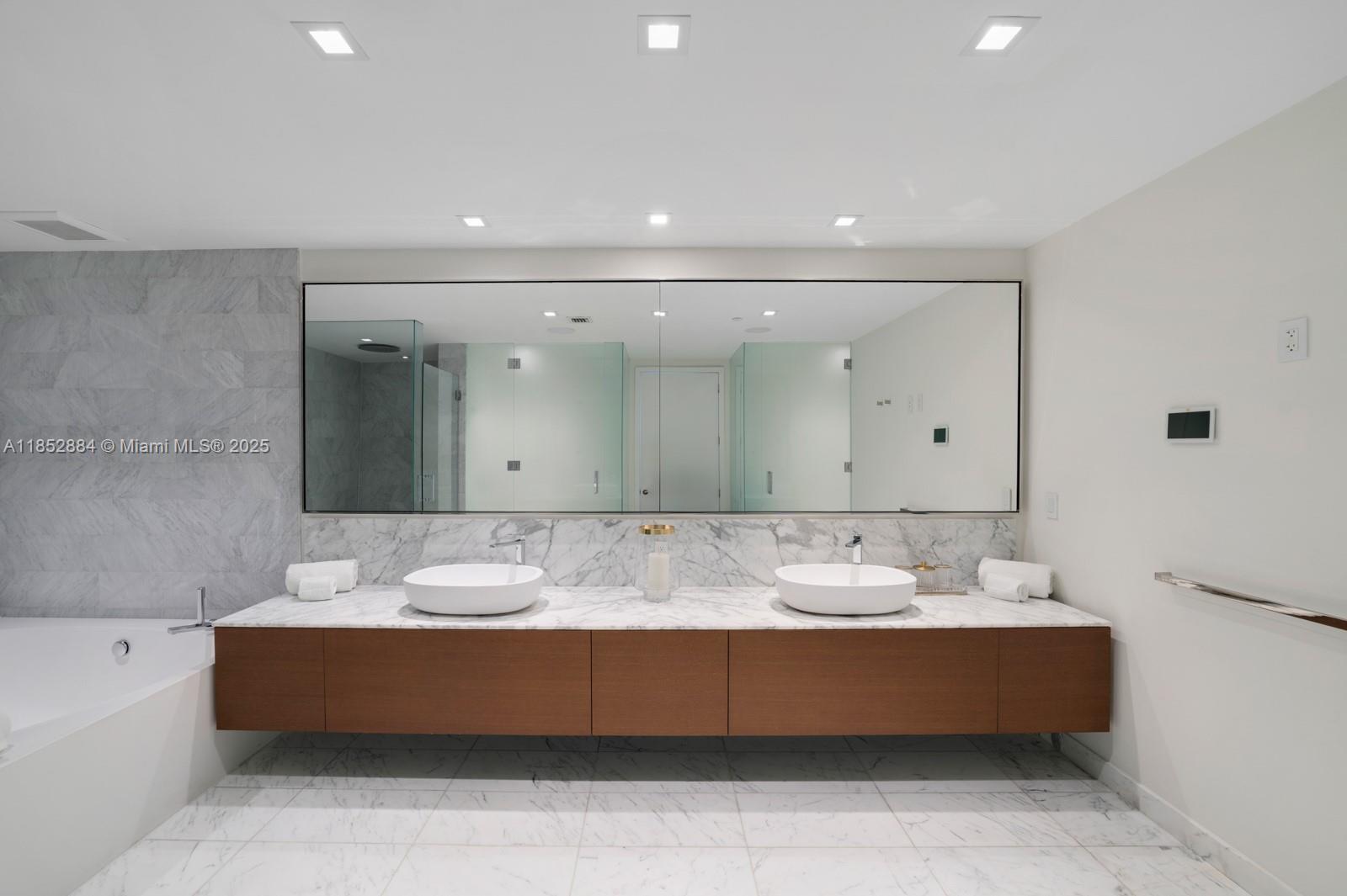 OCEANA BAL HARBOUR CONDO - Residential Lease