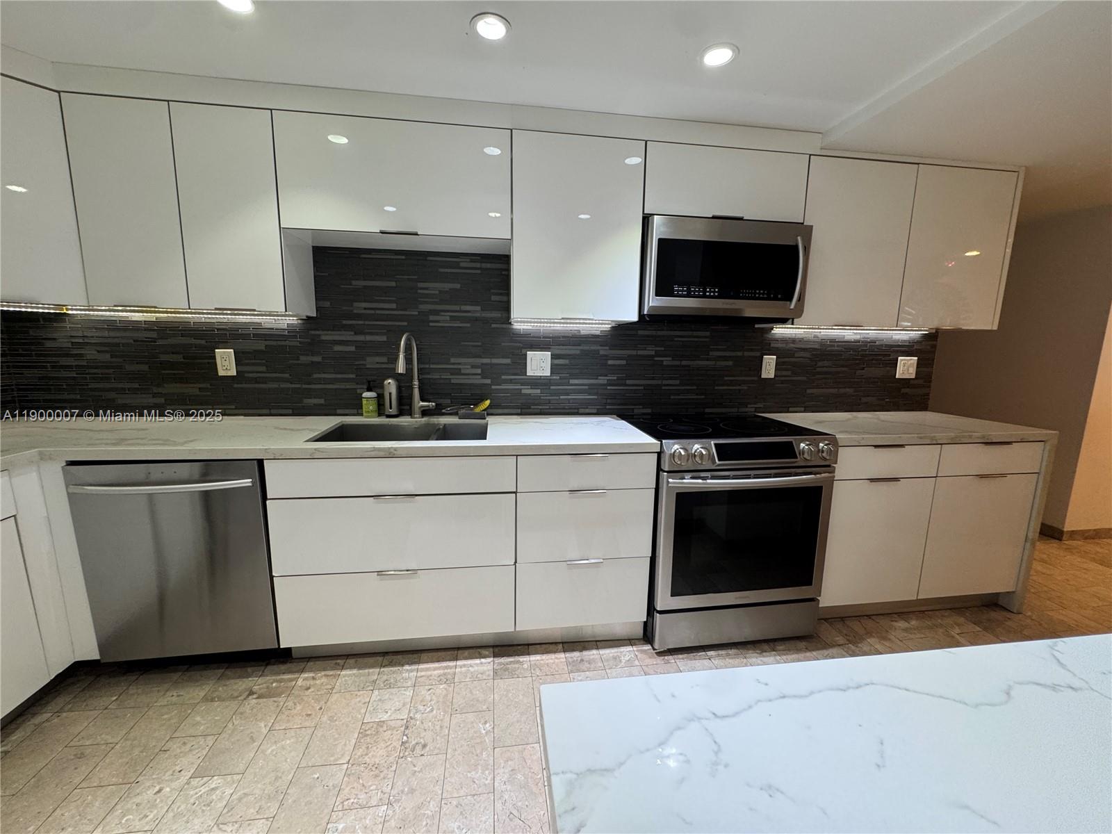 OLYMPUS CONDO PHASE - Residential