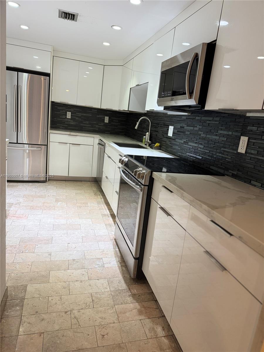 OLYMPUS CONDO PHASE - Residential