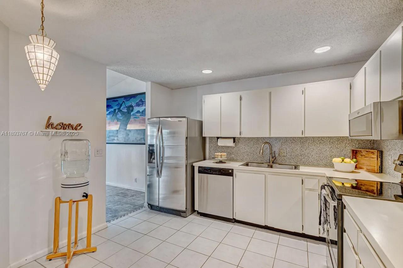 LEXINGTON GREEN CONDO - Residential Lease
