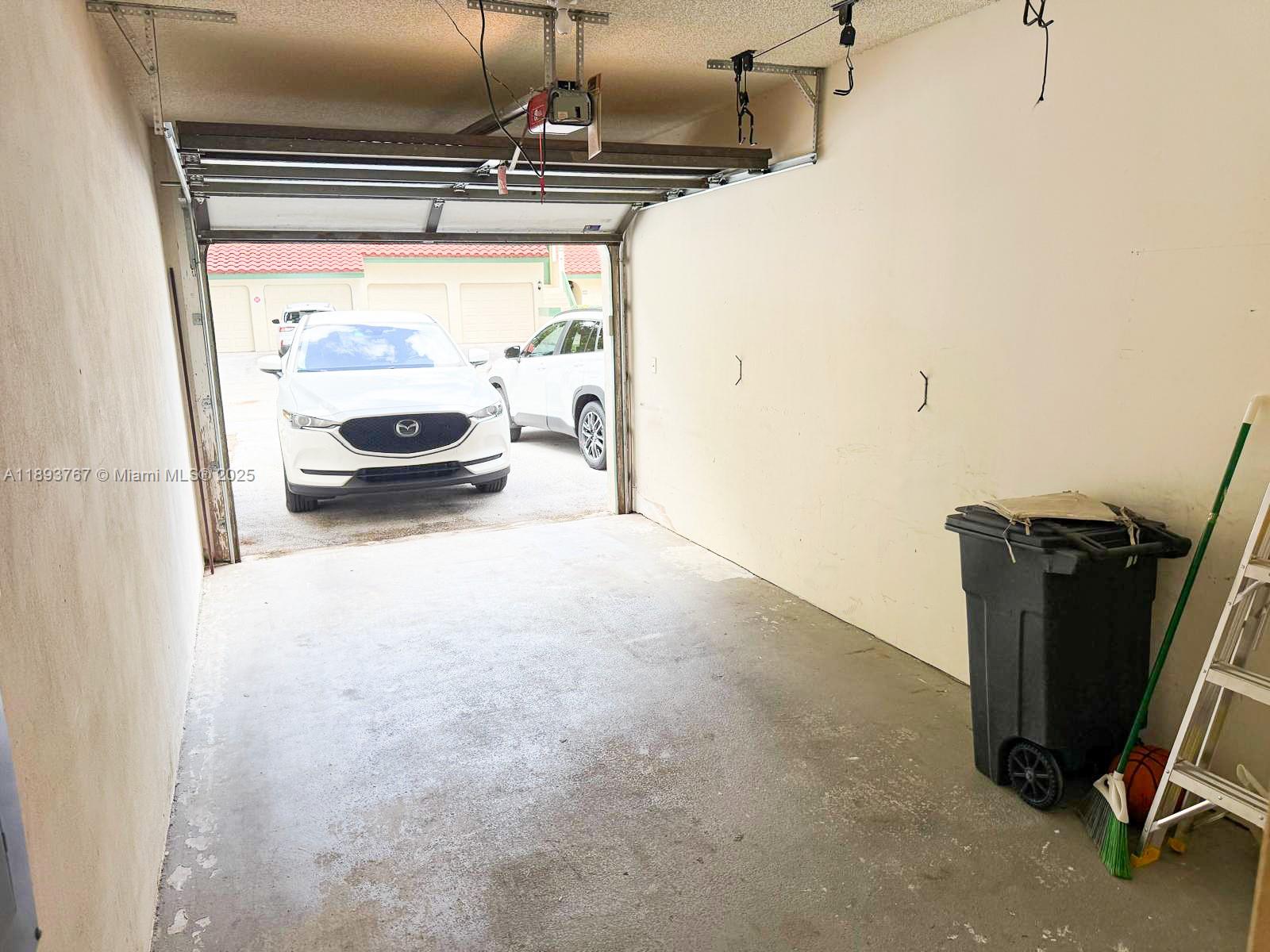 LEXINGTON GREEN CONDO - Residential Lease