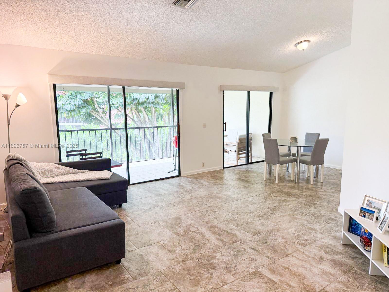 LEXINGTON GREEN CONDO - Residential Lease