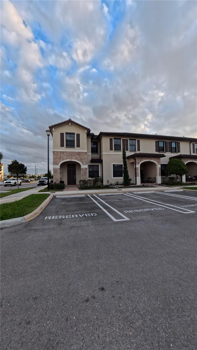 AQUABELLA NORTH - Residential