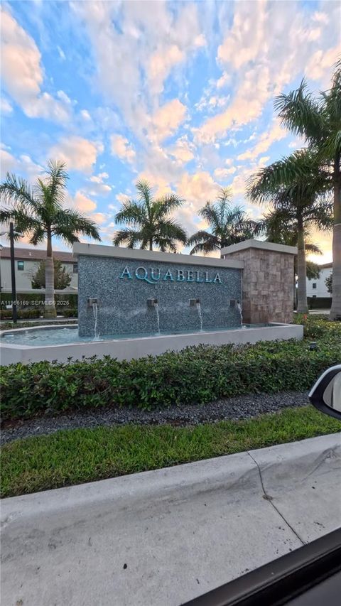 3410 W 112th Pl Hialeah FL 33018