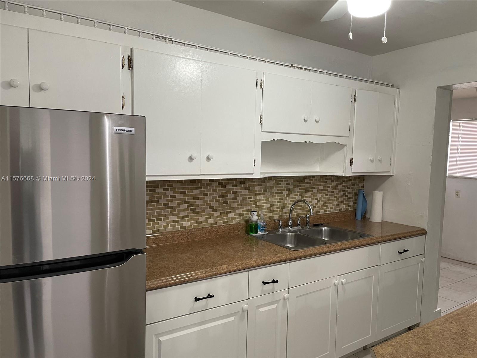 DE HEDOUVILLES SUB - Residential Lease