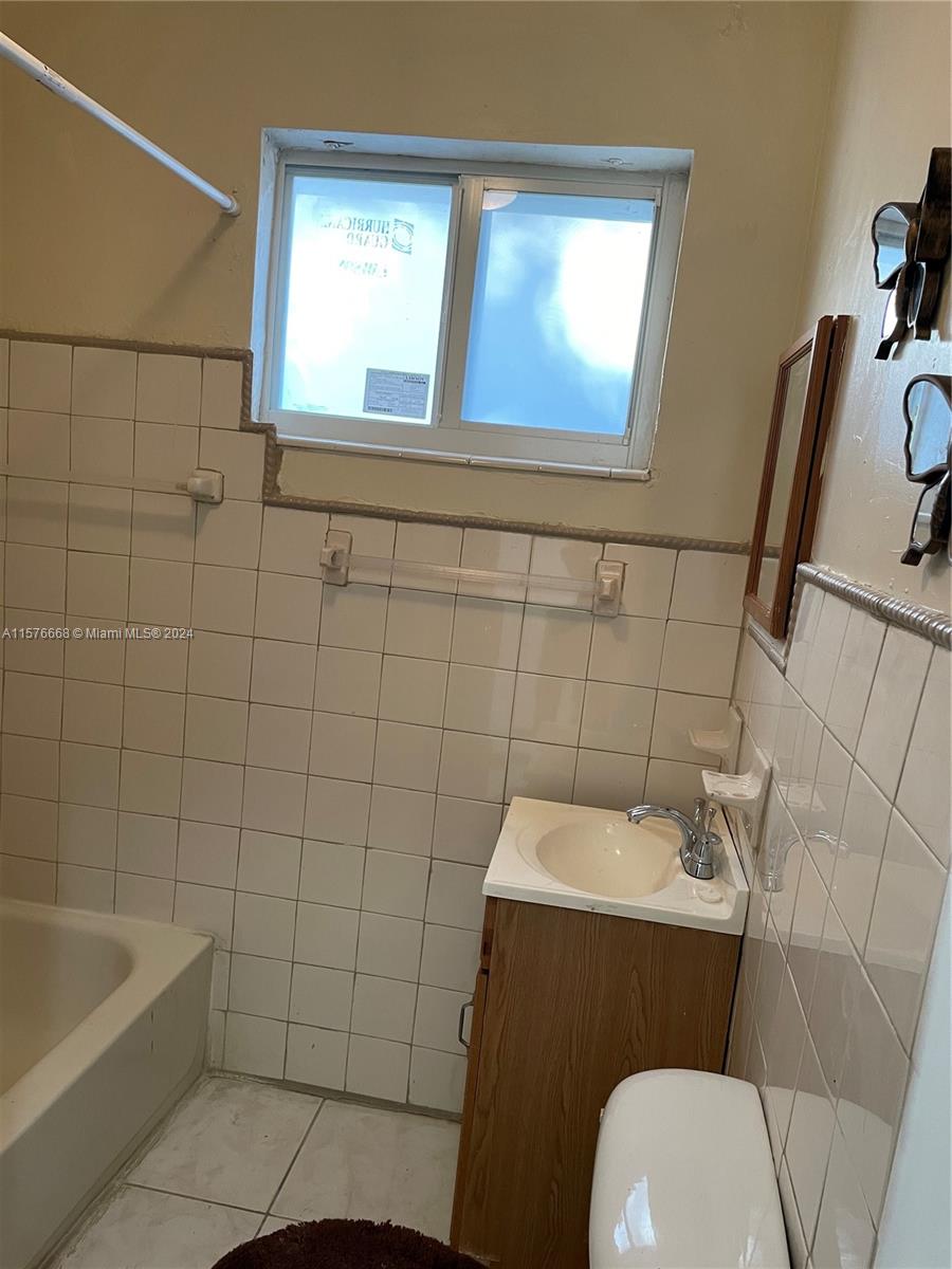 DE HEDOUVILLES SUB - Residential Lease