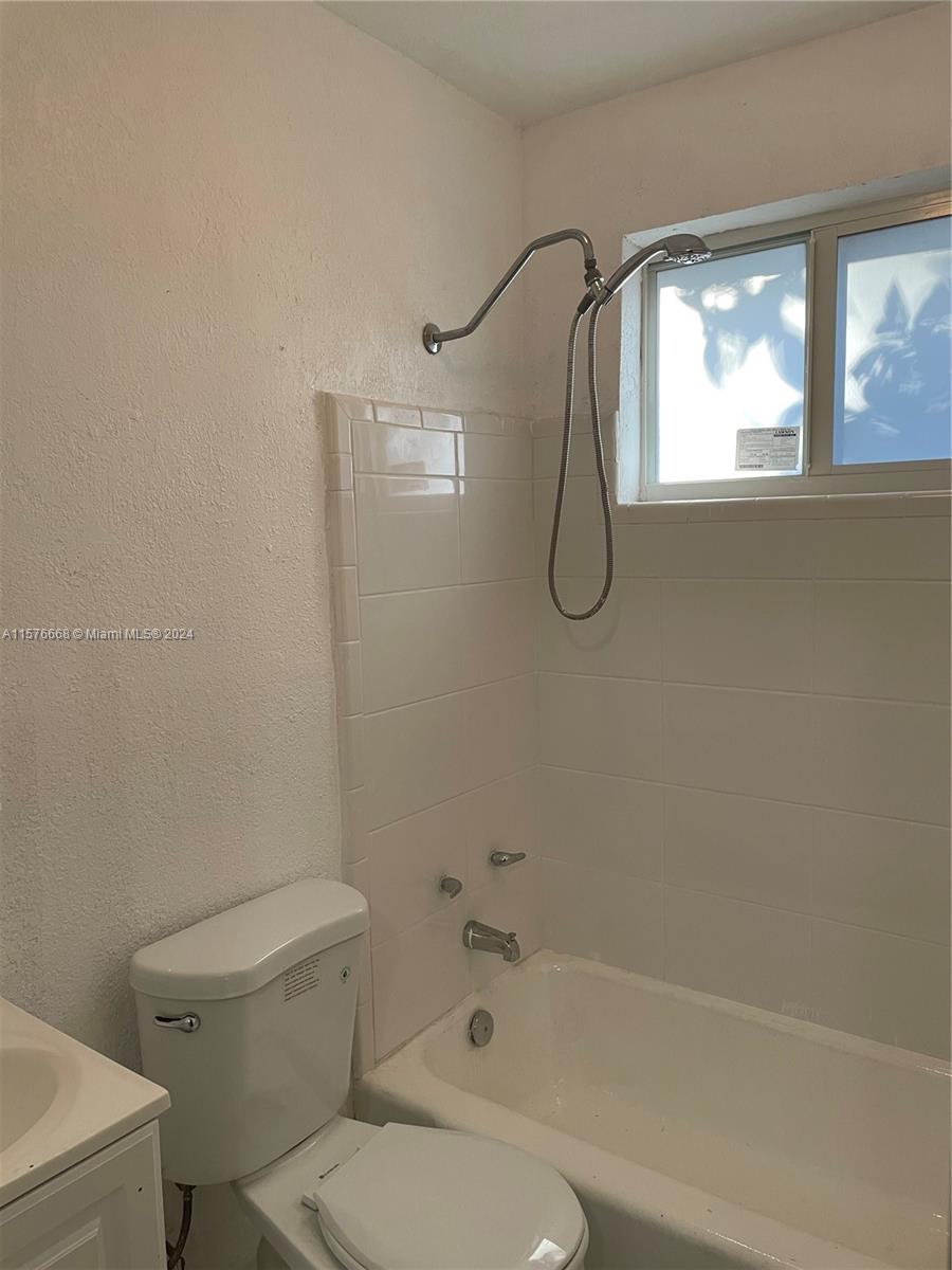 DE HEDOUVILLES SUB - Residential Lease