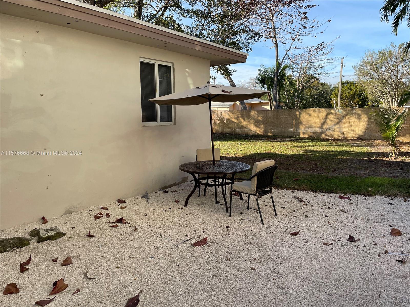 DE HEDOUVILLES SUB - Residential Lease