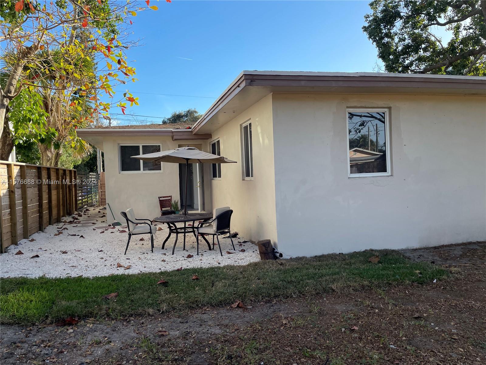 DE HEDOUVILLES SUB - Residential Lease