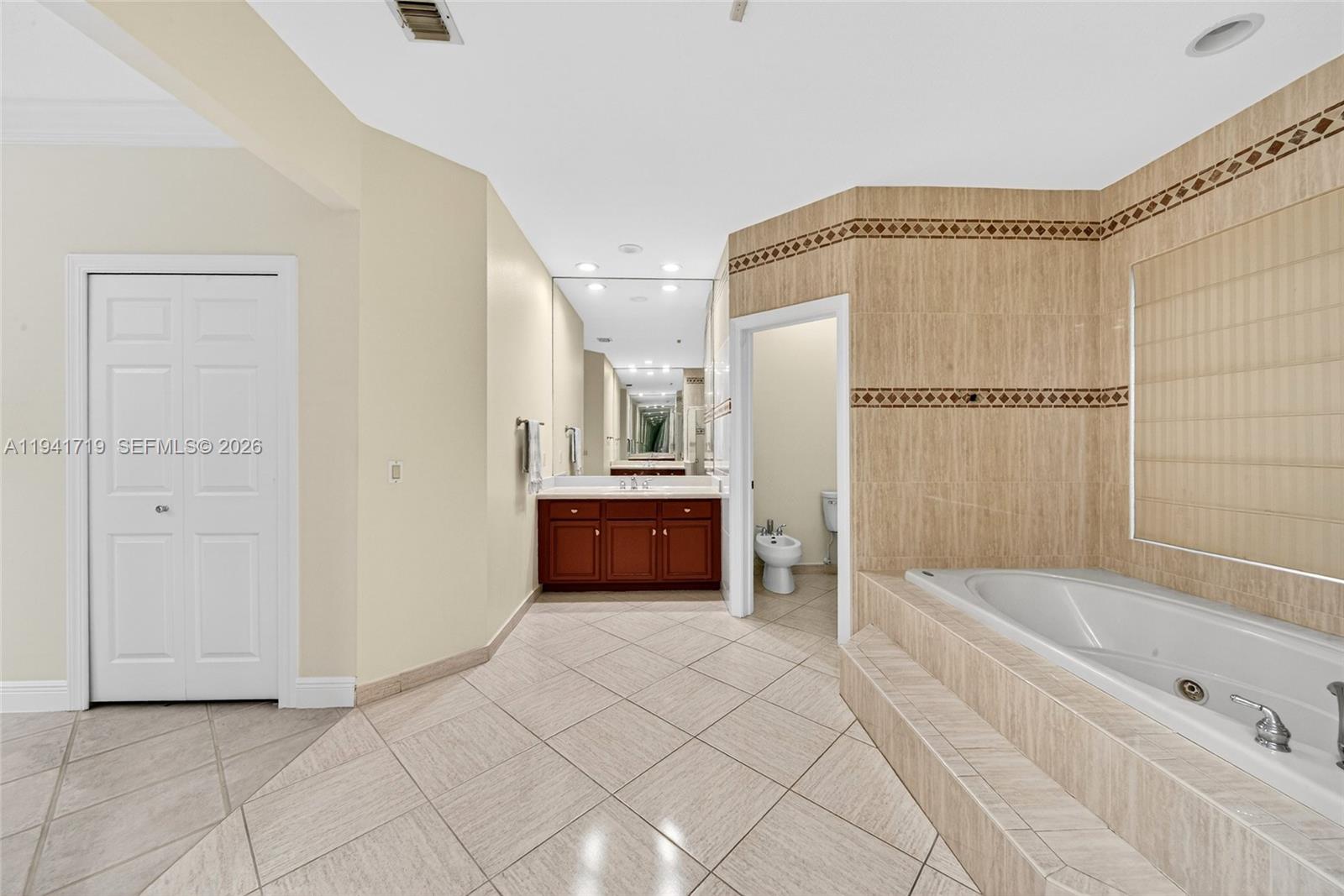 OAK RIDGE FALLS - Residential