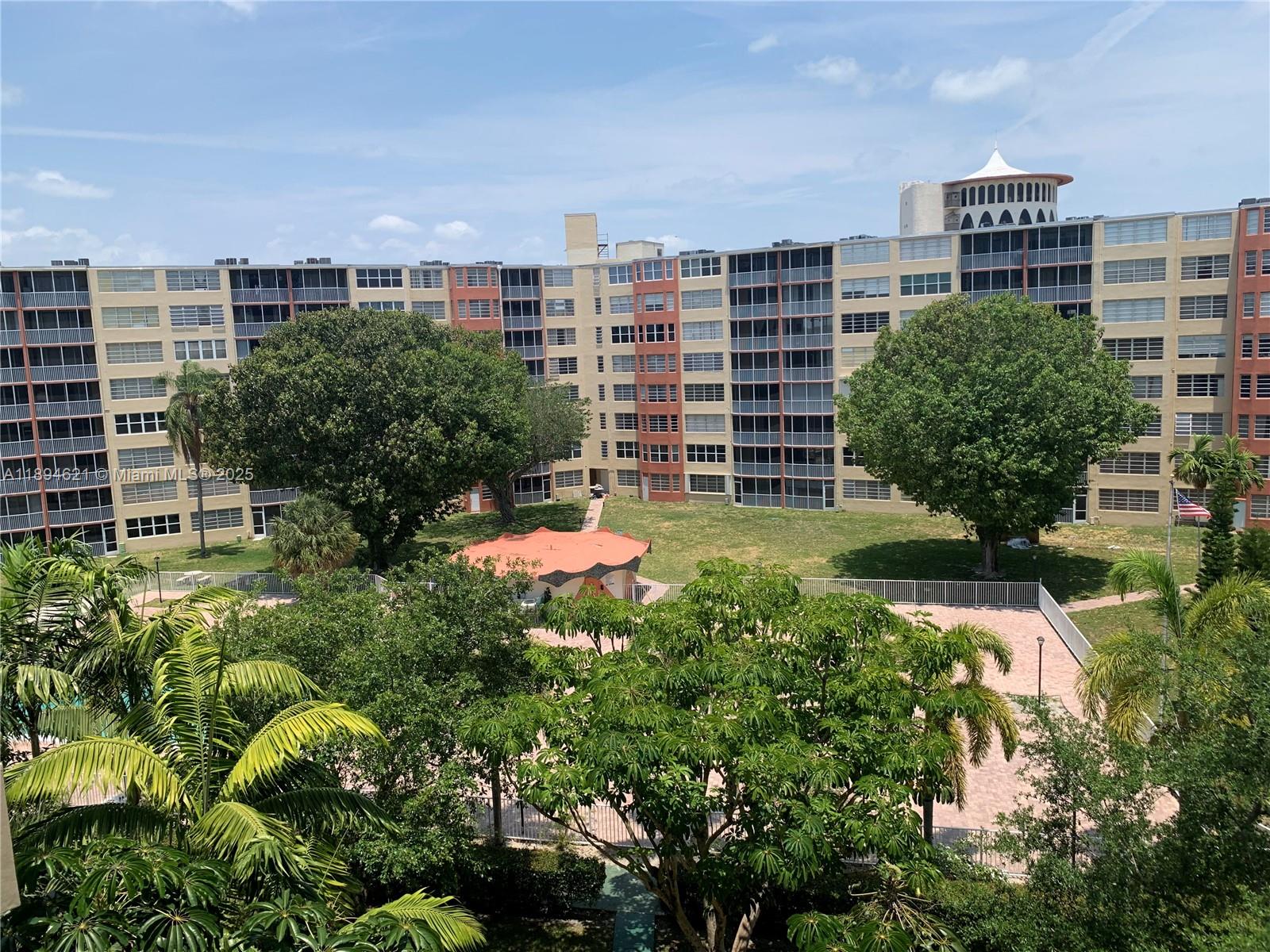 1750 NE 191st St 628-4