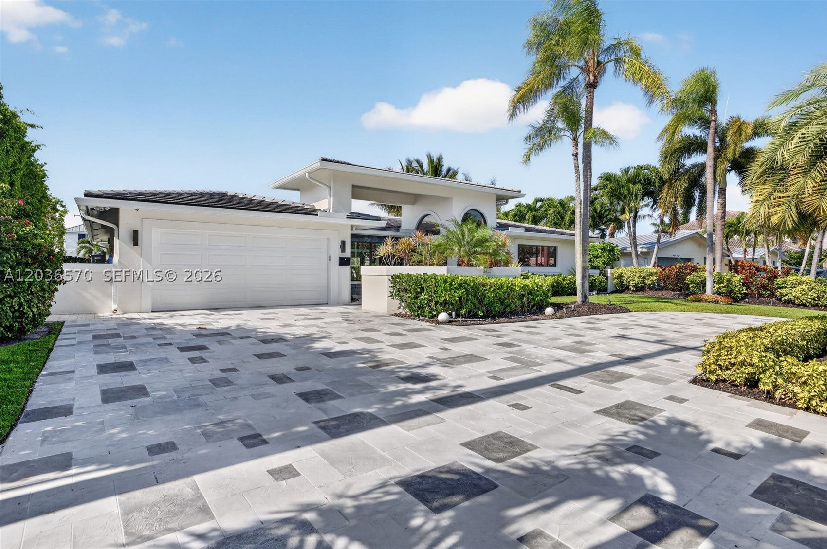 2611 NE 36th St - Image 1