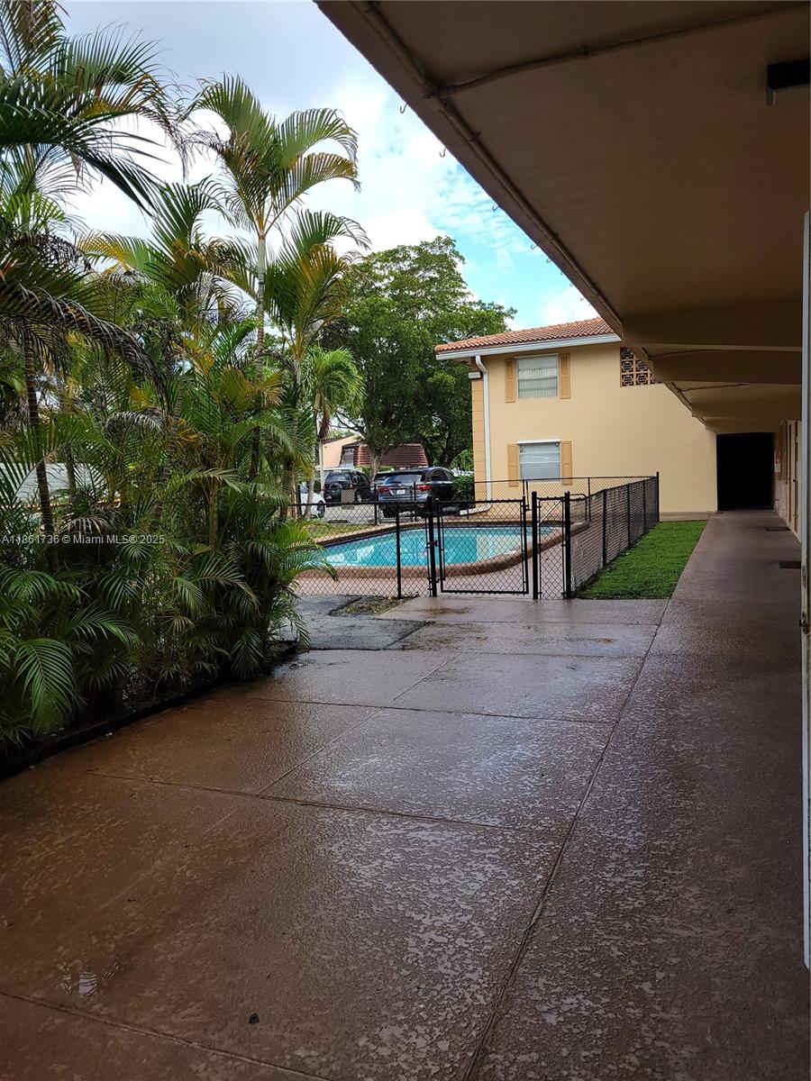 8704 NW 35th St 105