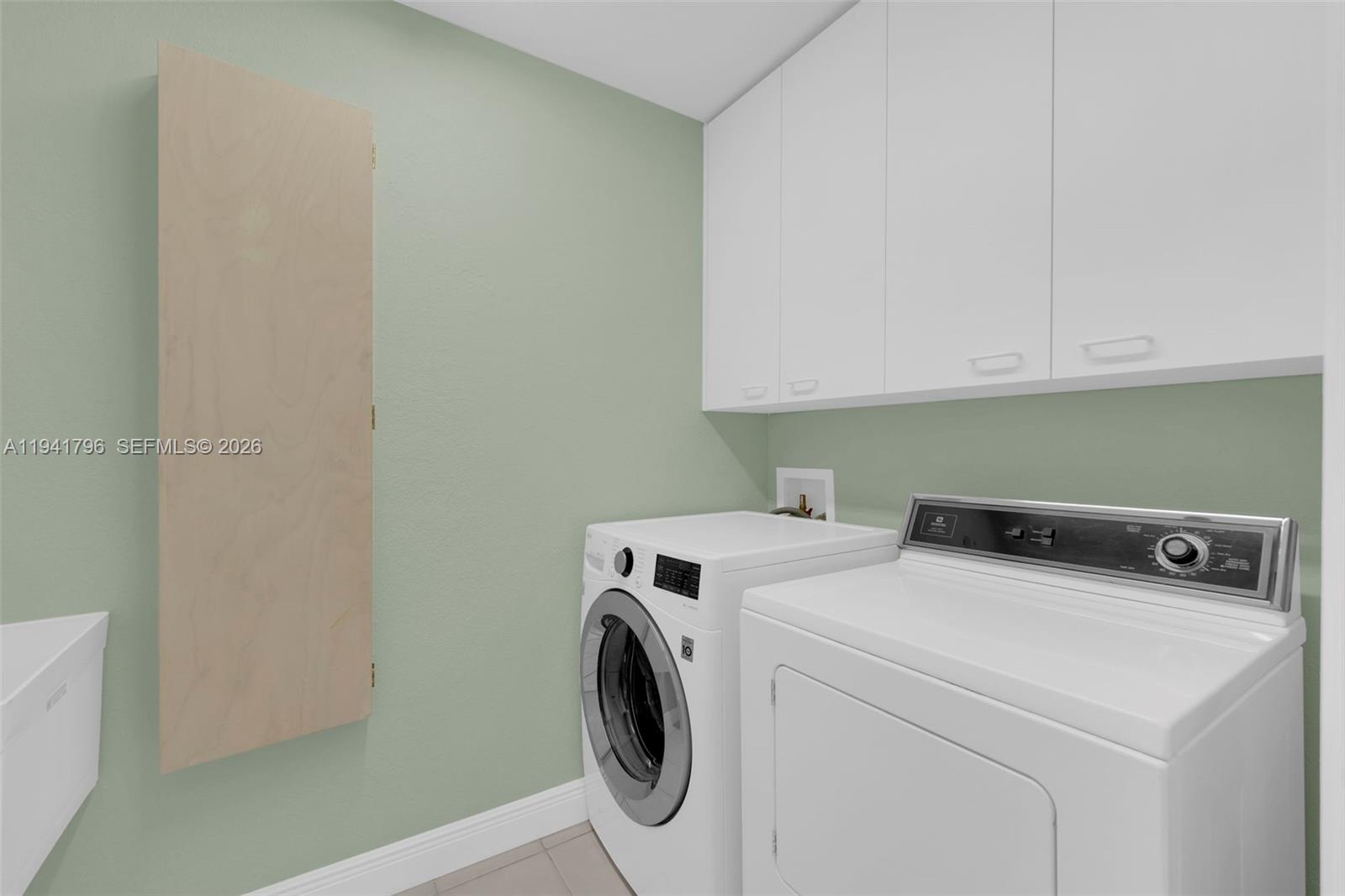 RIVER FOREST ISLAND - Residential