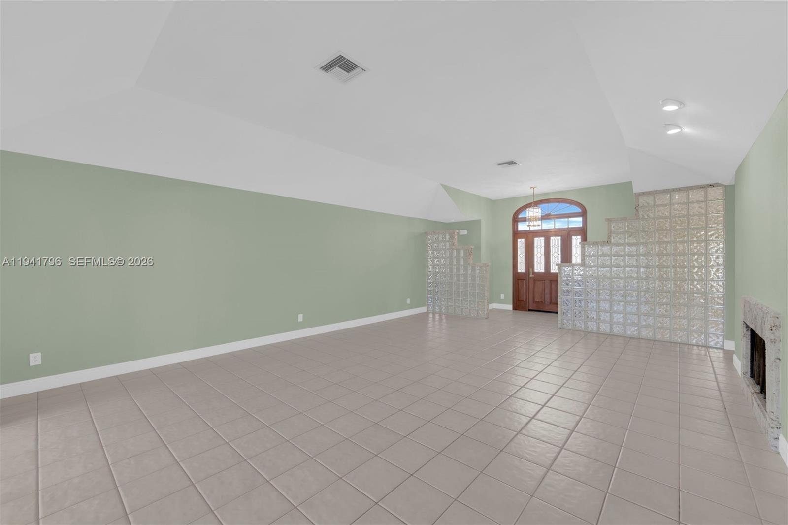 RIVER FOREST ISLAND - Residential