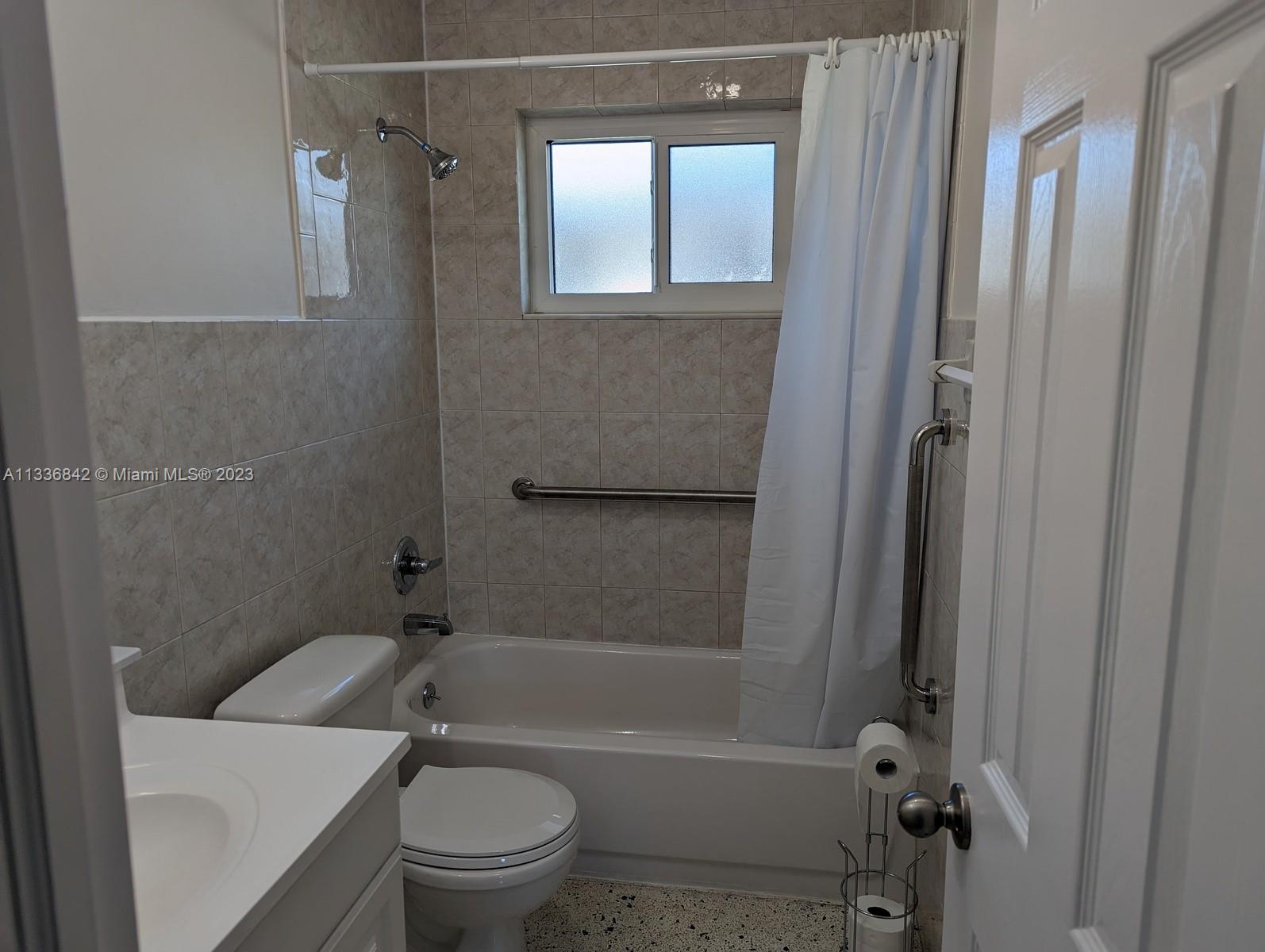 ENGLEWOOD - Residential Lease