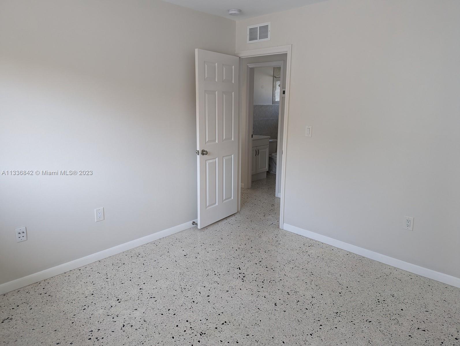 ENGLEWOOD - Residential Lease