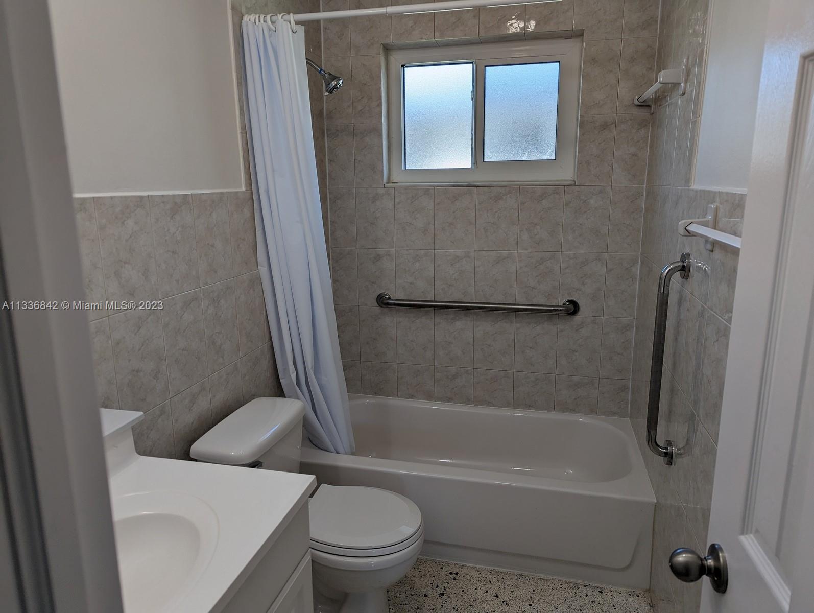 ENGLEWOOD - Residential Lease