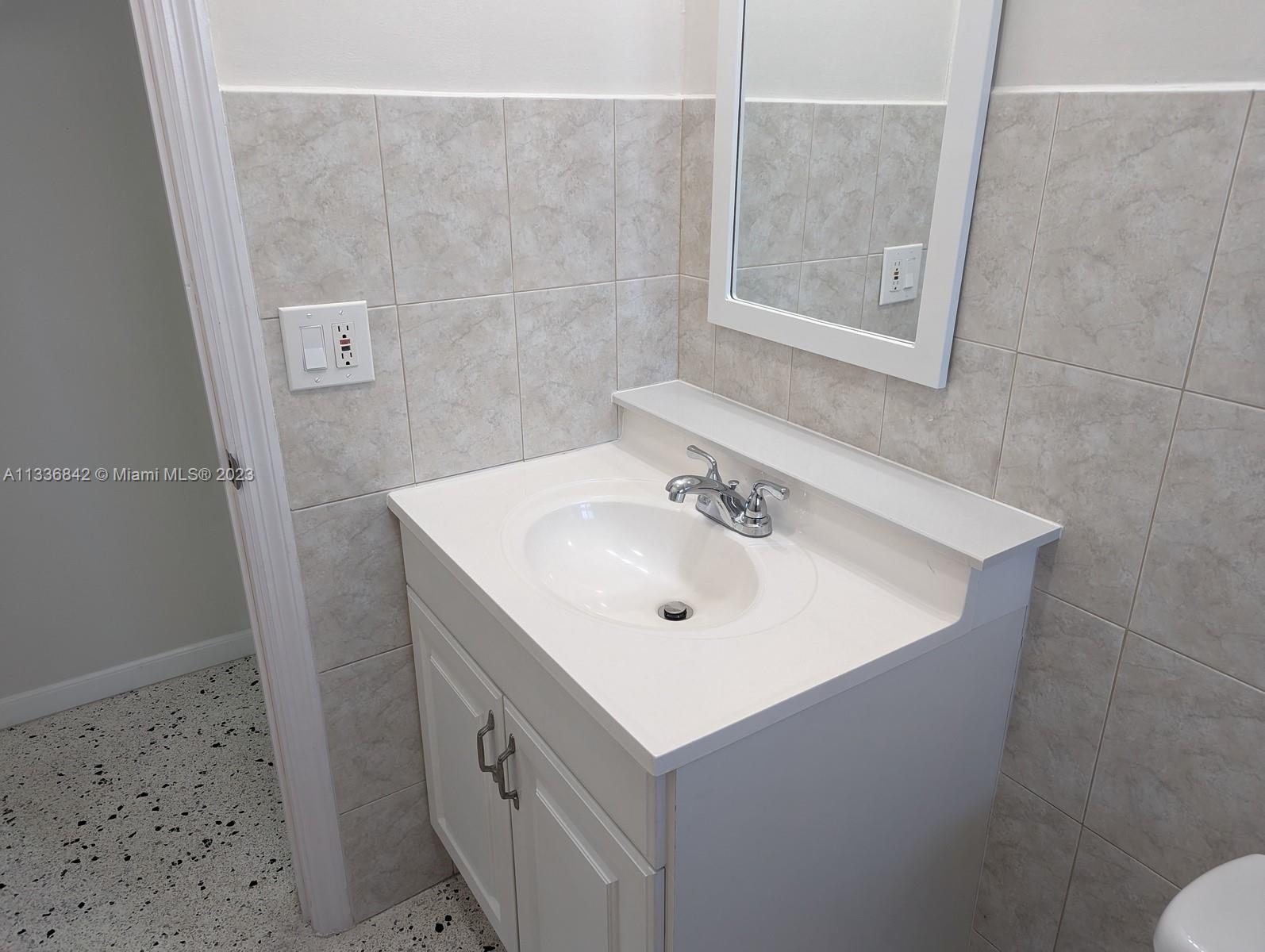 ENGLEWOOD - Residential Lease