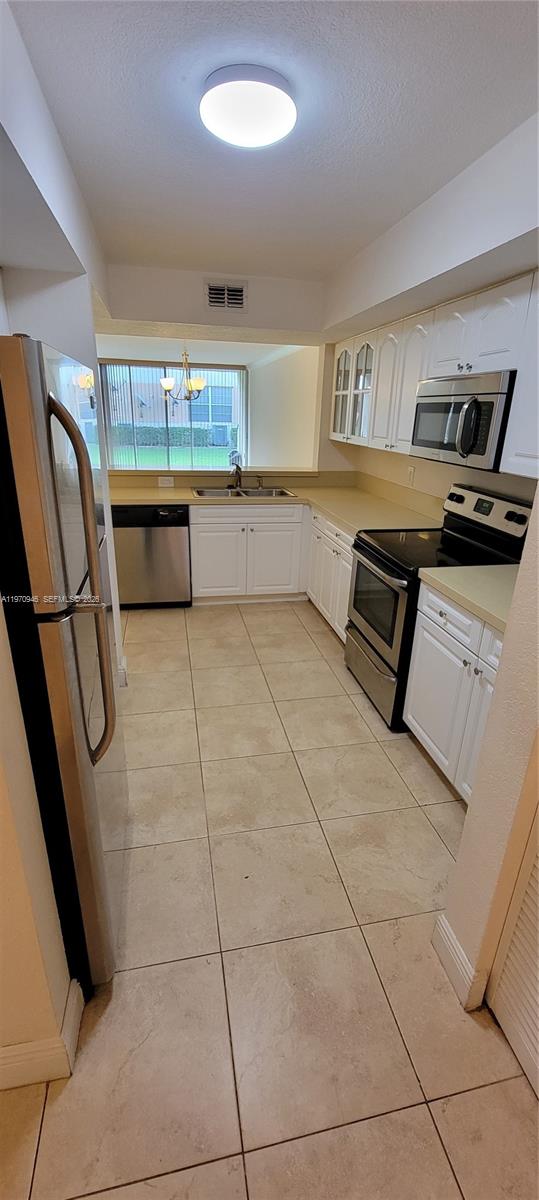 CORAL SPRINGS ESTATE TOWN - Residential Lease