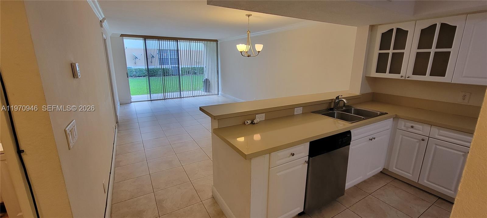 CORAL SPRINGS ESTATE TOWN - Residential Lease
