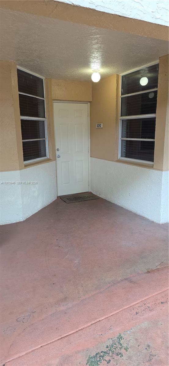 CORAL SPRINGS ESTATE TOWN - Residential Lease