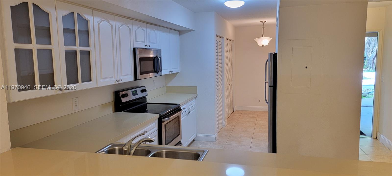 CORAL SPRINGS ESTATE TOWN - Residential Lease
