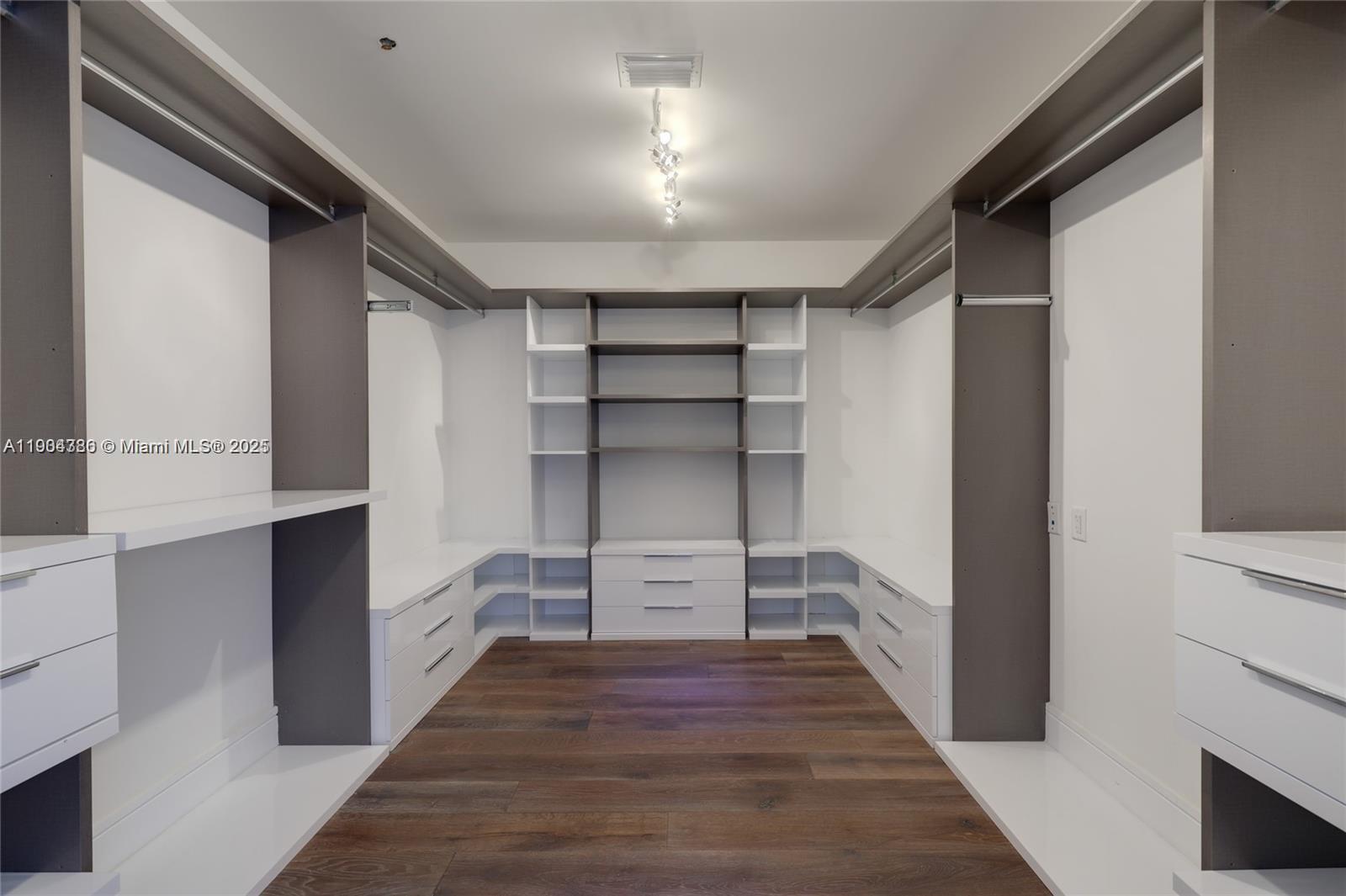 ECHO CONDO - Residential