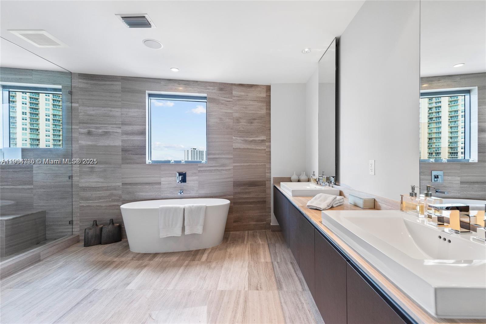 ECHO CONDO - Residential