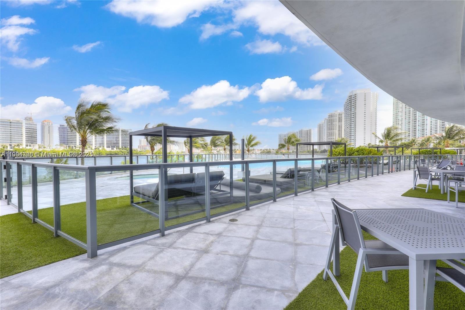 ECHO CONDO - Residential