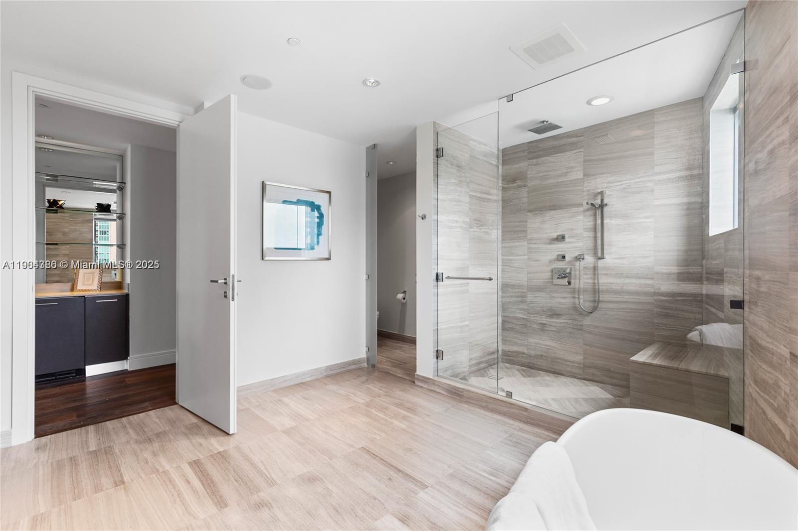 ECHO CONDO - Residential